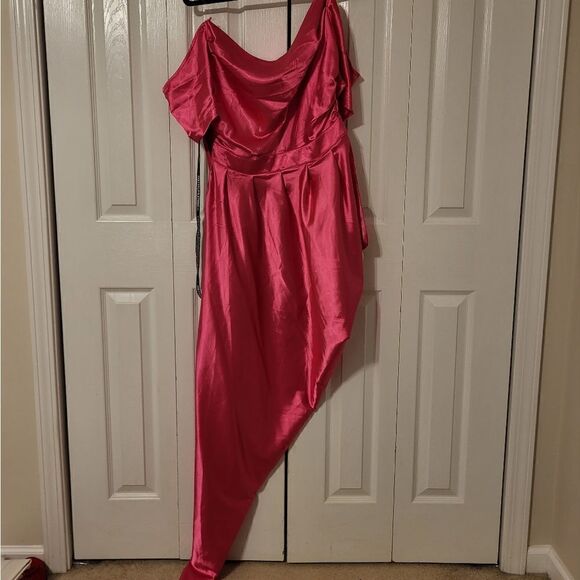 Elegant Pink Off-Shoulder Satin Dress - Picture 4 of 11